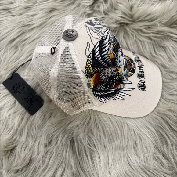 Ed Hardy Embroidered Battle
Skull - Khaki SnapBack Cap - Picture 3 of 16